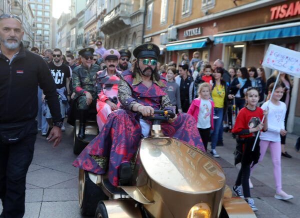 Rijeka: Let 3 na Korzo dovezao se na zlatkom traktoru