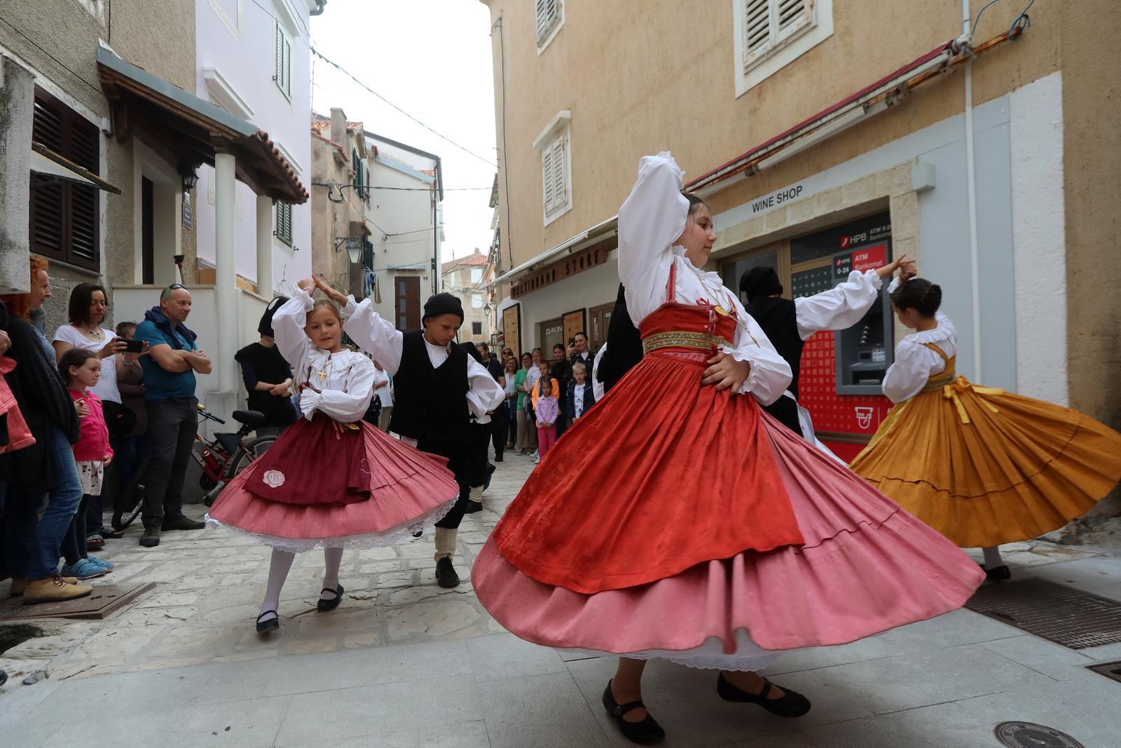 Baka: Crna ovca festival janjetine, individualizma, kreativnosti i oto?ne batine Baka: Crna ovca festival janjetine, individualizma, kreativnosti i oto?ne batine