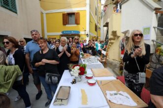 Baka: Crna ovca festival janjetine, individualizma, kreativnosti i oto?ne batine Baka: Crna ovca festival janjetine, individualizma, kreativnosti i oto?ne batine
