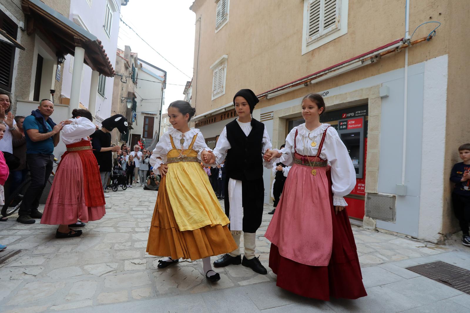 Baka: Crna ovca festival janjetine, individualizma, kreativnosti i oto?ne batine Baka: Crna ovca festival janjetine, individualizma, kreativnosti i oto?ne batine