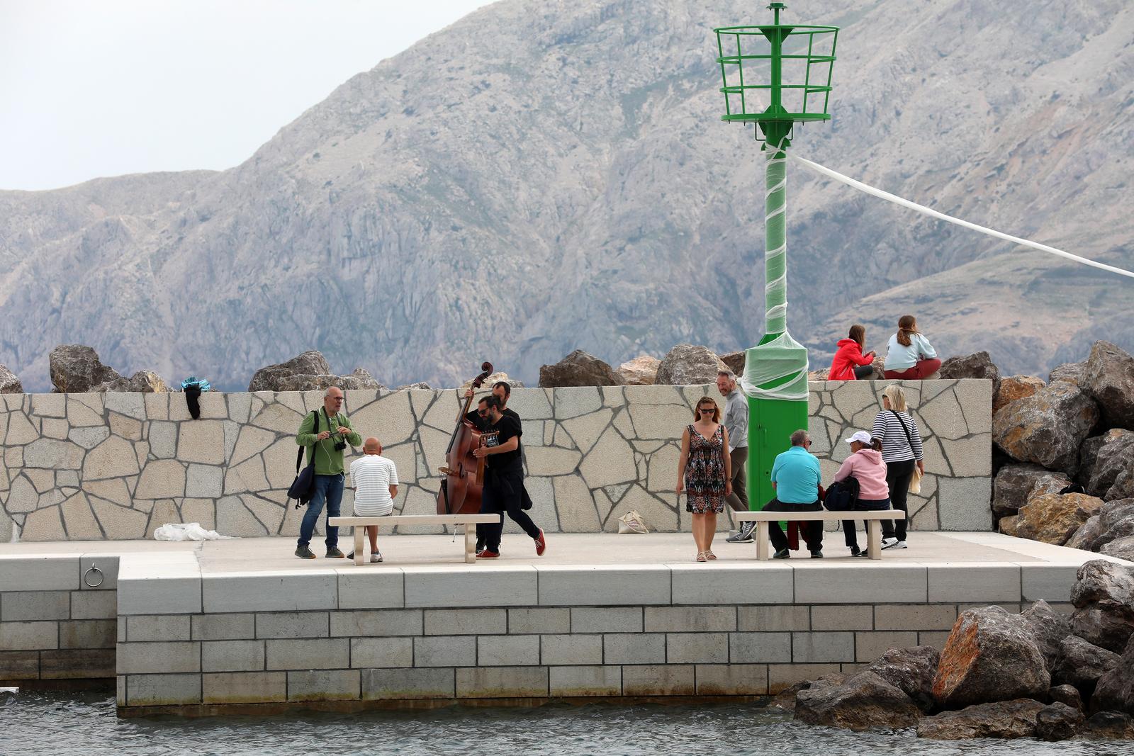 Baška: Crna ovca festival janjetine, individualizma, kreativnosti i otočne baštine Baška: Crna ovca festival janjetine, individualizma, kreativnosti i otočne baštine