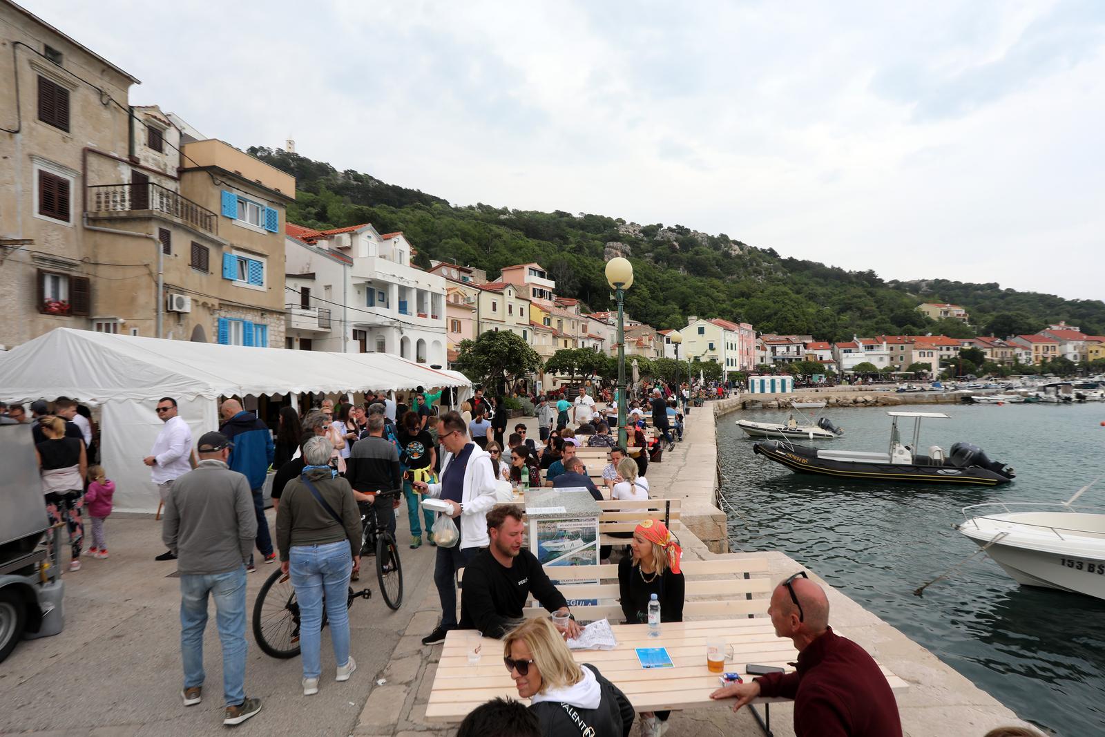 Baška: Crna ovca festival janjetine, individualizma, kreativnosti i otočne baštine Baška: Crna ovca festival janjetine, individualizma, kreativnosti i otočne baštine