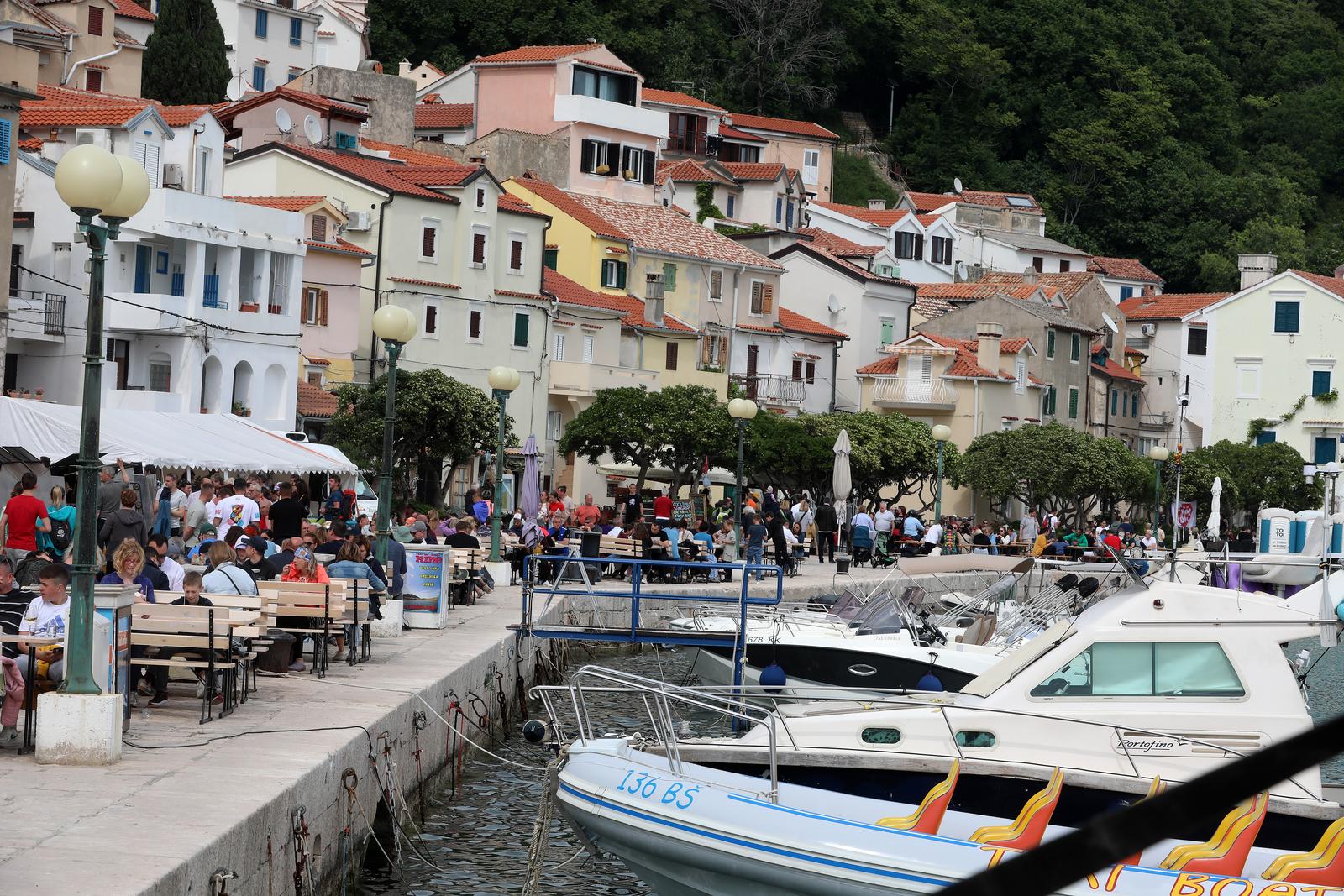 Baka: Crna ovca festival janjetine, individualizma, kreativnosti i oto?ne batine Baka: Crna ovca festival janjetine, individualizma, kreativnosti i oto?ne batine