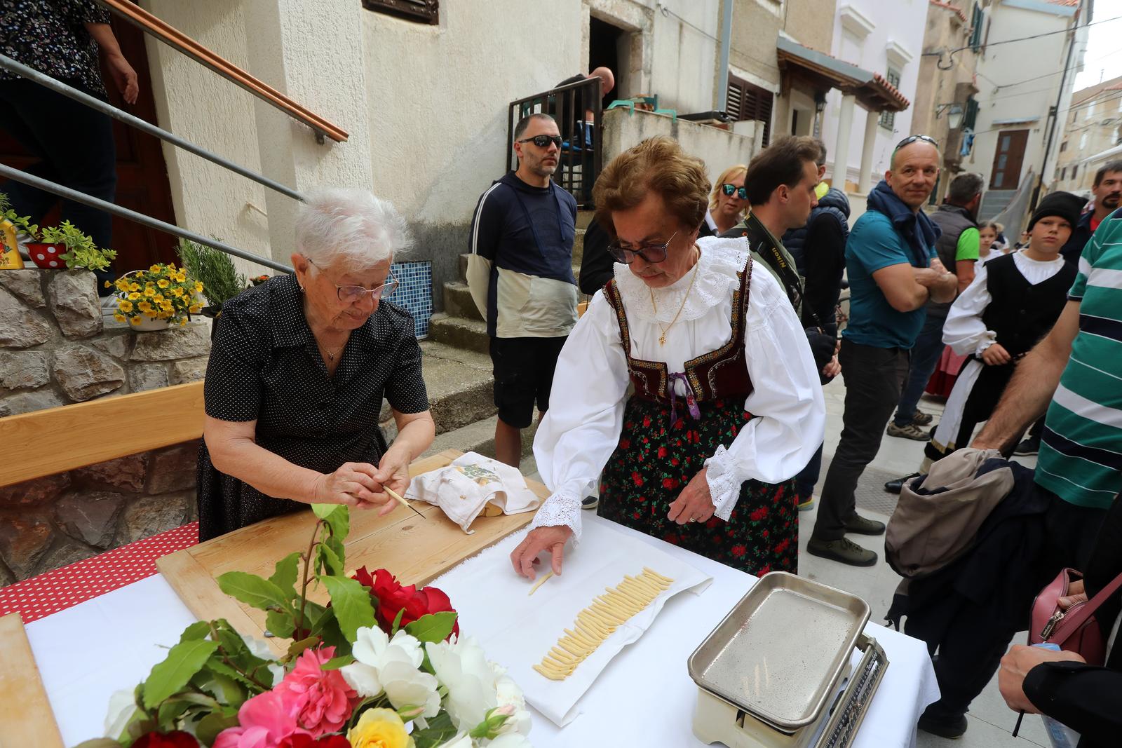 Baka: Crna ovca festival janjetine, individualizma, kreativnosti i oto?ne batine Baka: Crna ovca festival janjetine, individualizma, kreativnosti i oto?ne batine