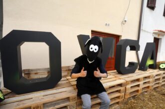Baška: Crna ovca festival janjetine, individualizma, kreativnosti i otočne baštine Baška: Crna ovca festival janjetine, individualizma, kreativnosti i otočne baštine