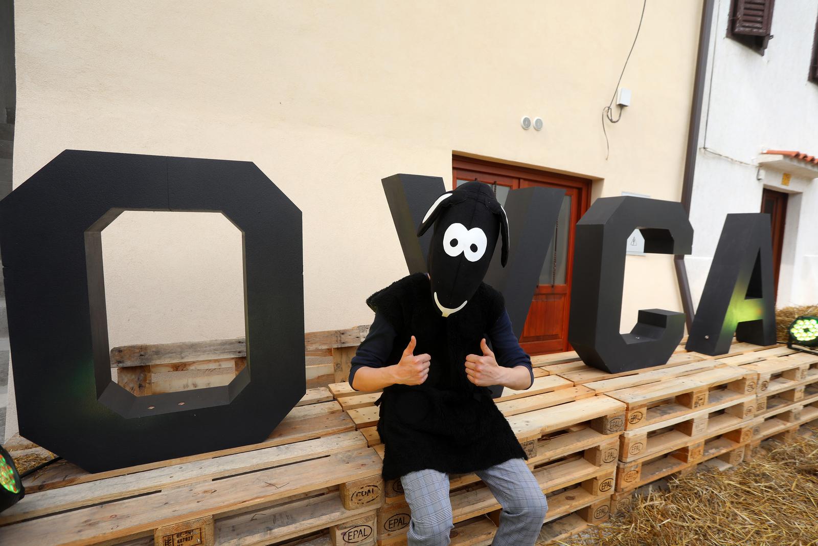 Baška: Crna ovca festival janjetine, individualizma, kreativnosti i otočne baštine Baška: Crna ovca festival janjetine, individualizma, kreativnosti i otočne baštine