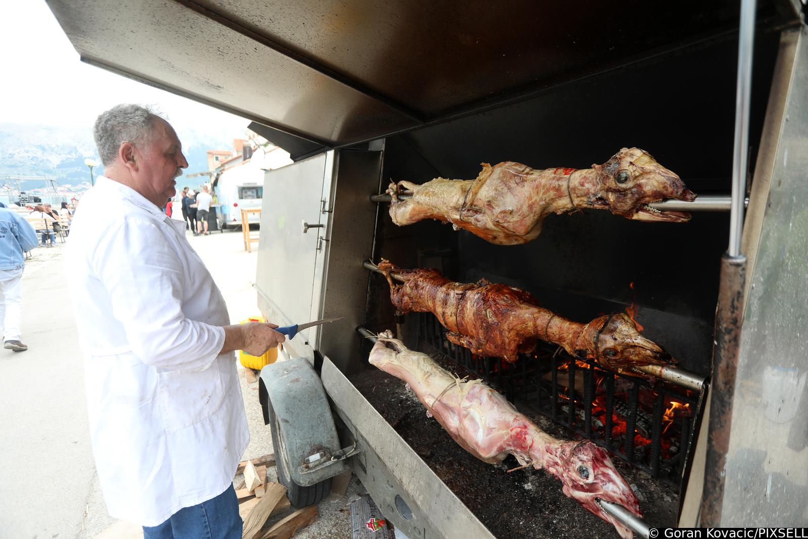 Baška: Crna ovca festival janjetine, individualizma, kreativnosti i otočne baštine Baška: Crna ovca festival janjetine, individualizma, kreativnosti i otočne baštine