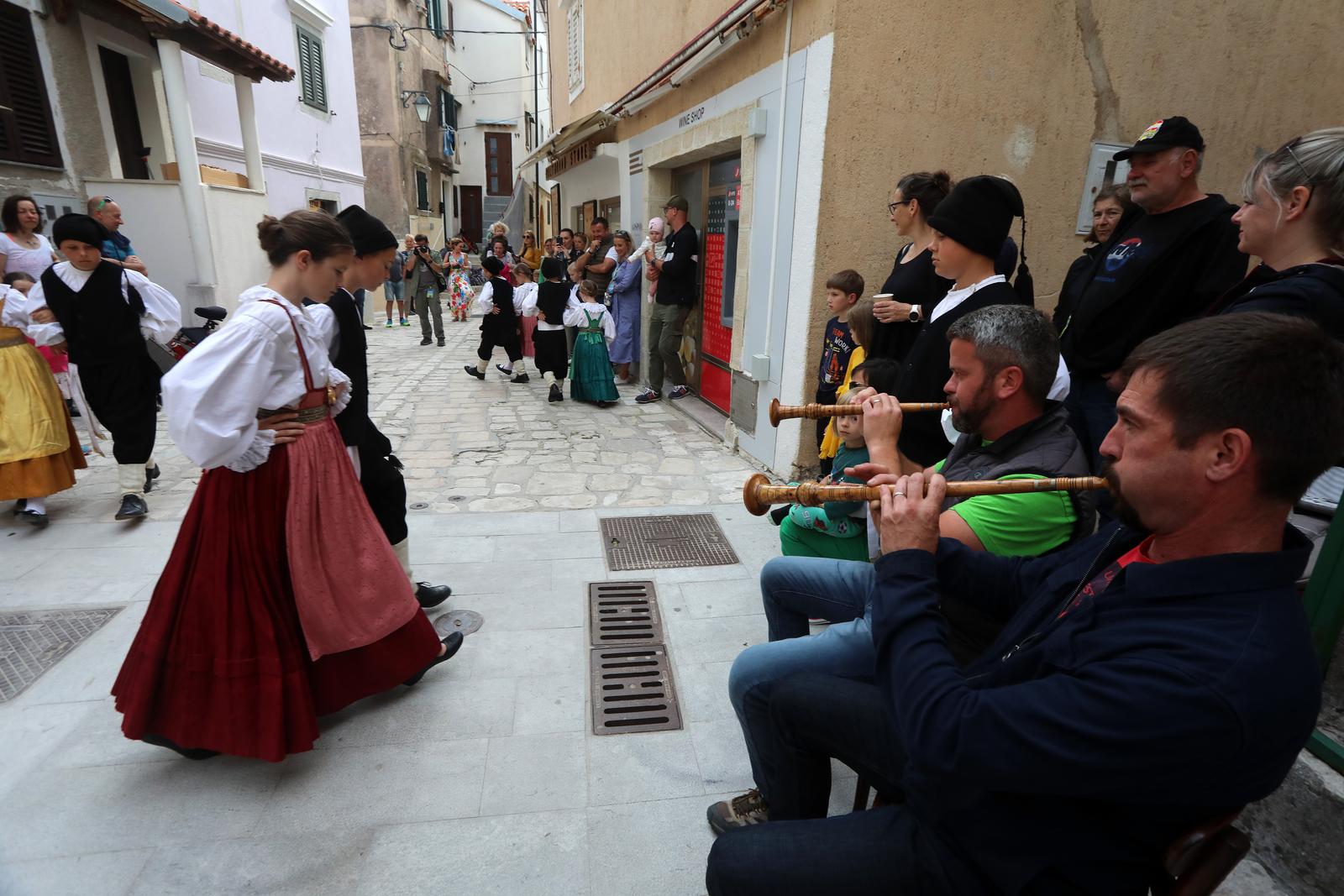 Baka: Crna ovca festival janjetine, individualizma, kreativnosti i oto?ne batine Baka: Crna ovca festival janjetine, individualizma, kreativnosti i oto?ne batine