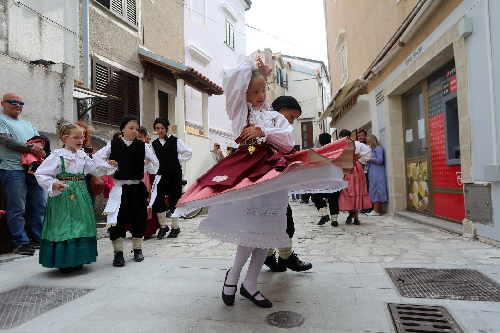 Baka: Crna ovca festival janjetine, individualizma, kreativnosti i oto?ne batine Baka: Crna ovca festival janjetine, individualizma, kreativnosti i oto?ne batine