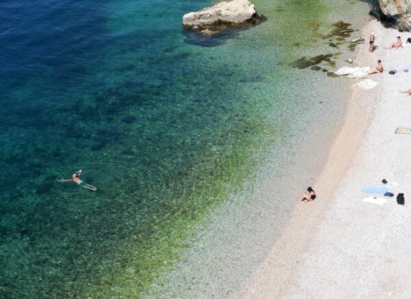 Rijeka: Rijetki kupaci na plazi Sablicevo
