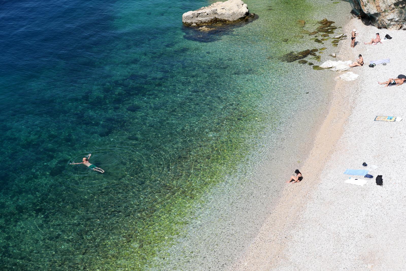 Rijeka: Rijetki kupaci na plazi Sablicevo