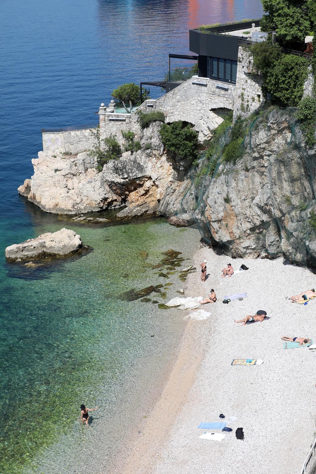 Rijeka: Rijetki kupaci na plazi Sablicevo