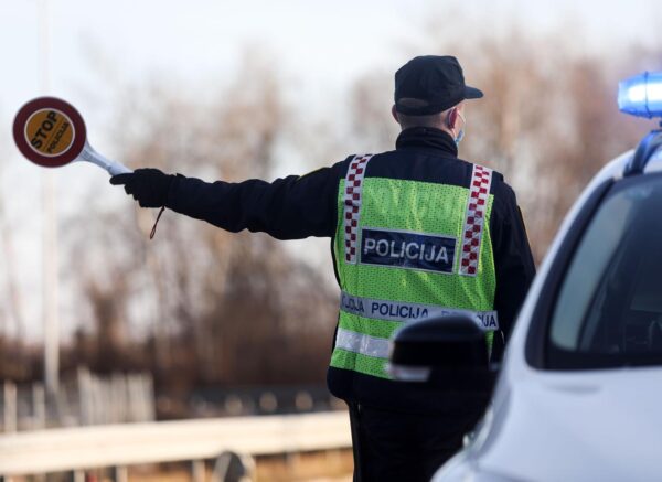 Policija na punktovima diljem Hrvatske provjerava propusnice
