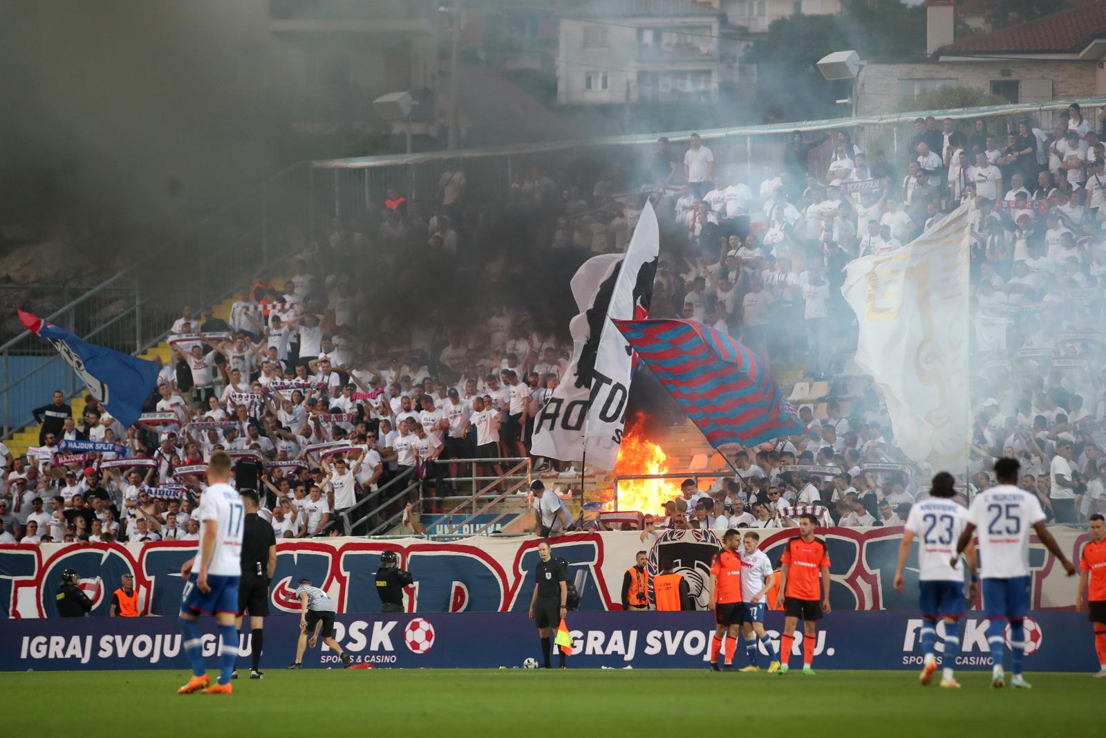 Rijeka: Zapaljene stolice na tribini gdje se nalazi Torcida