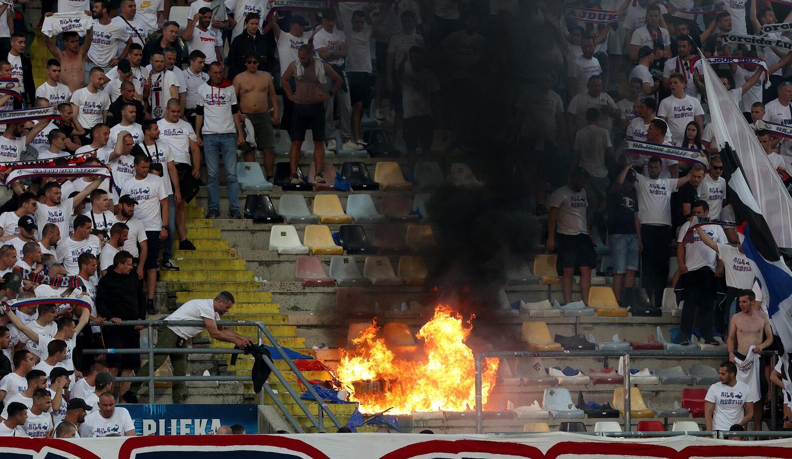 Rijeka: Zapaljene stolice na tribini gdje se nalazi Torcida