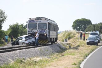 Donje Polje: Prometna nesre?a u Donjem polju u kojoj su sudjelovali vlak i osobni automobil Donje Polje: Prometna nesre?a u Donjem polju u kojoj su sudjelovali vlak i osobni automobil