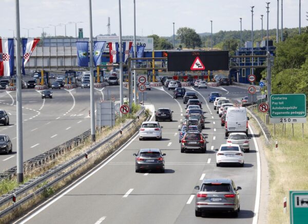 Zagreb: Pojačan promet prema moru na naplatnim kućicama Lučko