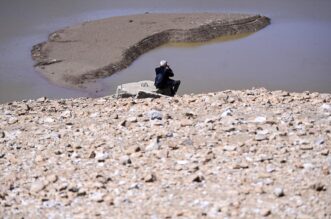 Nakon 22 godine isušeno Lokvarsko jezero, dno skriva ostatke potopljenog naselja Nakon 22 godine isušeno Lokvarsko jezero, dno skriva ostatke potopljenog naselja