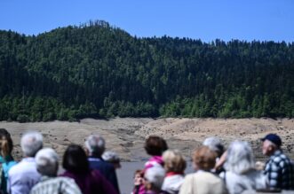 Nakon 22 godine isušeno Lokvarsko jezero, dno skriva ostatke potopljenog naselja Nakon 22 godine isušeno Lokvarsko jezero, dno skriva ostatke potopljenog naselja