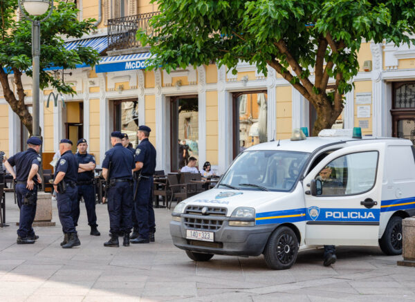 Policija -25