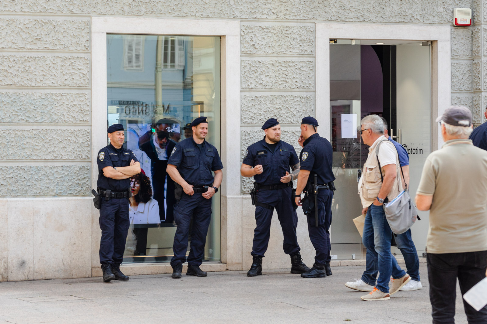 Policija -30