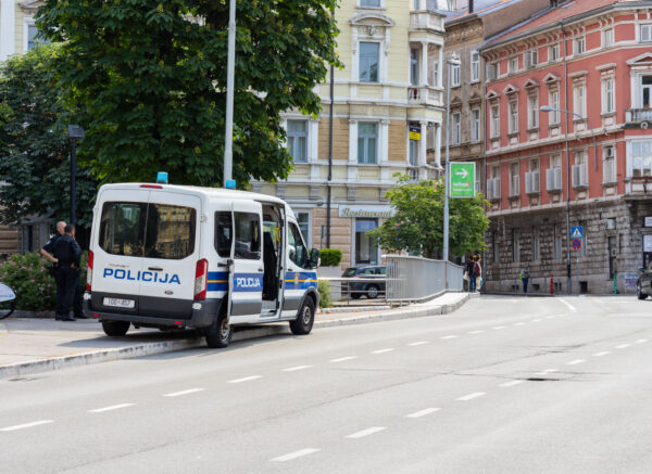 Policija -32