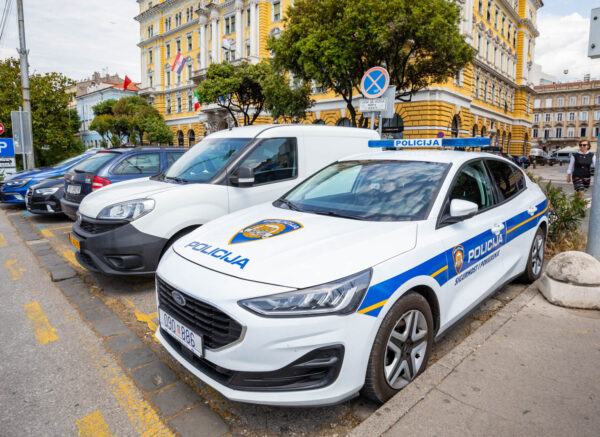 Policija -35