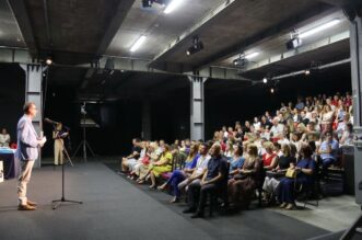 Dodjela-nagrada-učenicima-i-mentorima-za-postignuća-u-školskoj-2021.2022.-godini-5 Dodjela-nagrada-učenicima-i-mentorima-za-postignuća-u-školskoj-2021.2022.-godini-5