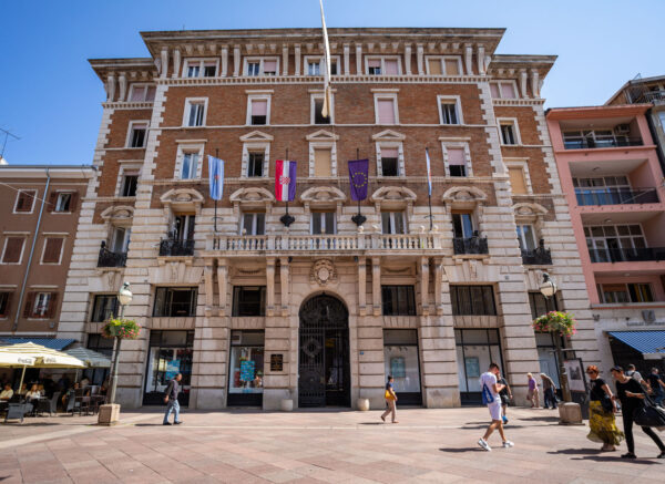 Grad rijeka korzo gradska vijećnica