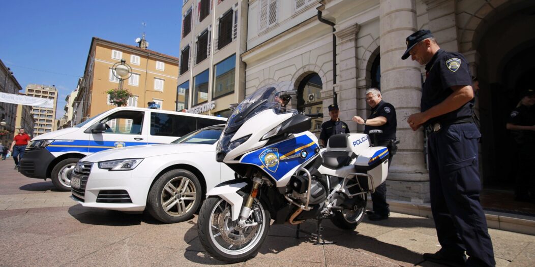 postani policajac policija korzo rijeka postani policajac policija korzo rijeka
