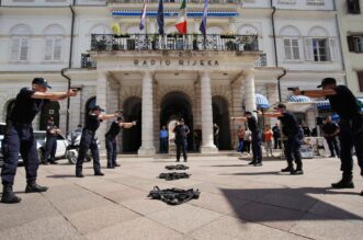 postani policajac policija korzo rijeka postani policajac policija korzo rijeka