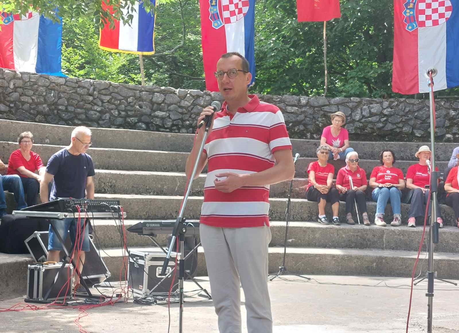 Obilježavanje-Dana-antifašističke-borbe-Tuhobić-1