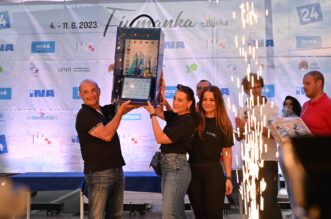 POBJEDNIČKA EKIPA DODJELA POKALA POBJEDNIČKA EKIPA DODJELA POKALA