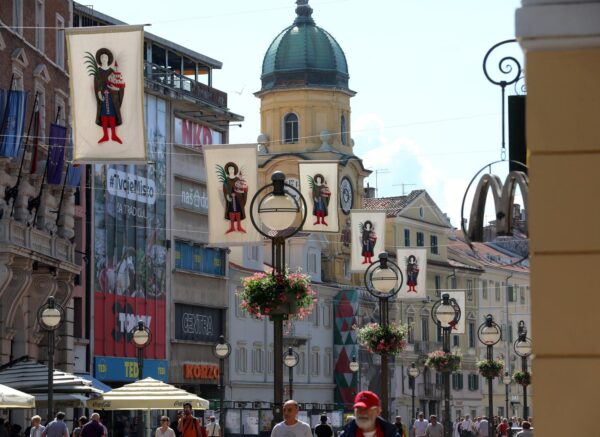 Rijeka: Postavljene zastave uo?i blagdana Svetog Vida