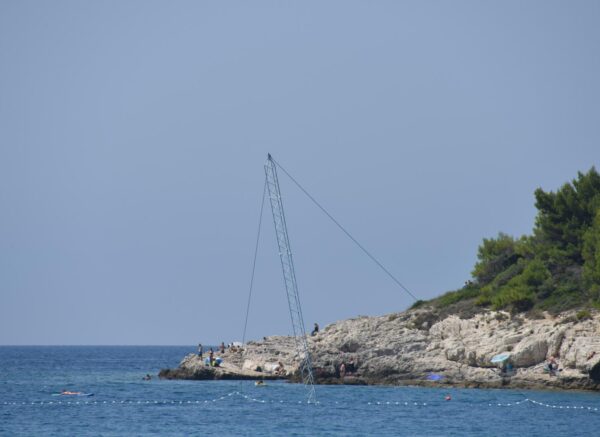 Pula: Među kupače pao 15-metarski stup na gradilištu ski-lifta