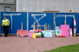 Zagreb: Okupljanje sudionika 22. Povorke ponosa na Rooseveltovom trgu Zagreb: Okupljanje sudionika 22. Povorke ponosa na Rooseveltovom trgu