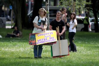 Zagreb: Okupljanje sudionika 22. Povorke ponosa na Rooseveltovom trgu Zagreb: Okupljanje sudionika 22. Povorke ponosa na Rooseveltovom trgu