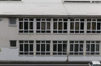 BiH: Učenik u OŠ Lukavac pucao na nastavnika BiH: Učenik u OŠ Lukavac pucao na nastavnika