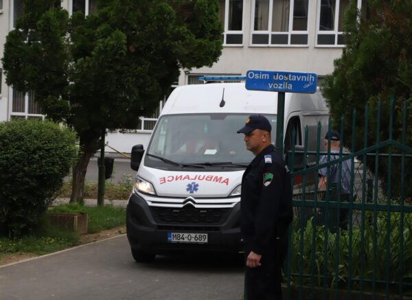 BiH: Učenik upucao nastavnika u školi kod Tuzle, uhićen je