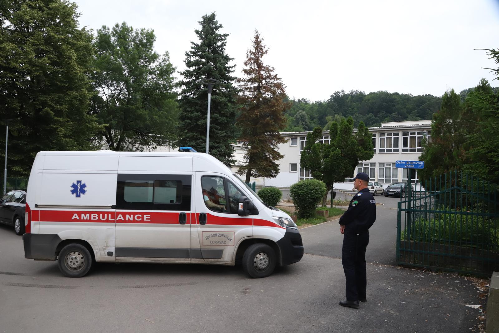 BiH: Učenik upucao nastavnika u školi kod Tuzle, uhićen je BiH: Učenik upucao nastavnika u školi kod Tuzle, uhićen je