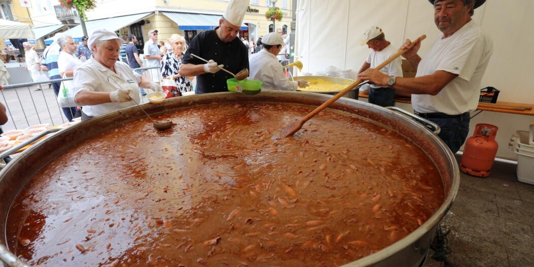 Gastrofešta na Korzu povodom obilježavanja Dana grada Rijeke i blagdana svetog Vida Gastrofešta na Korzu povodom obilježavanja Dana grada Rijeke i blagdana svetog Vida