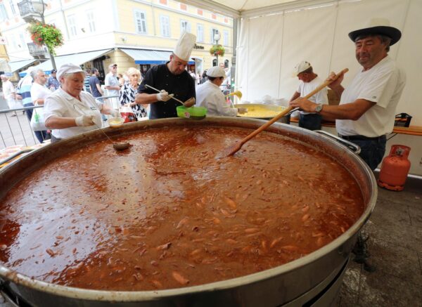Gastrofešta na Korzu povodom obilježavanja Dana grada Rijeke i blagdana svetog Vida