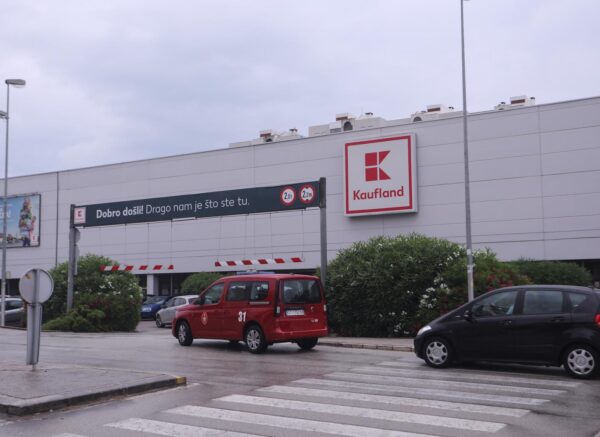 Split: Žena poginula u hidrauličnoj preši za papir kod trgovačkog centra Kaufland