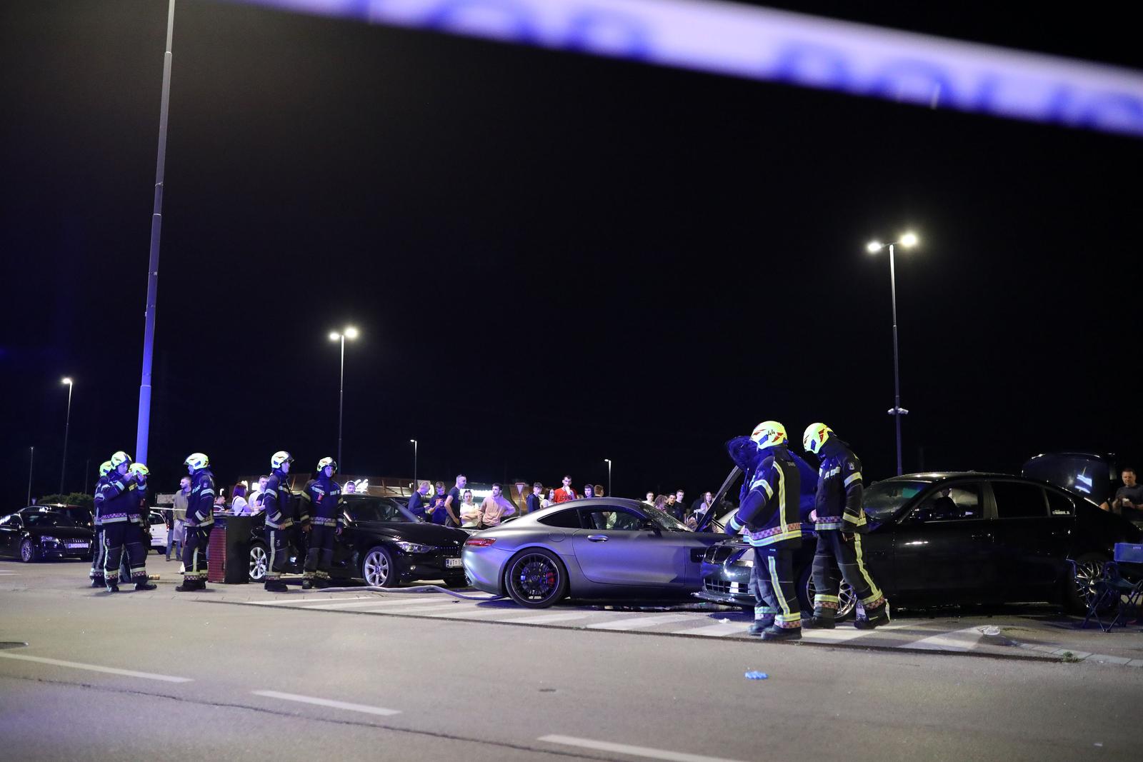 Užas u Buzinu, automobilom naletio na skupinu ljudi na parkiralištu trgovačkog centra Užas u Buzinu, automobilom naletio na skupinu ljudi na parkiralištu trgovačkog centra