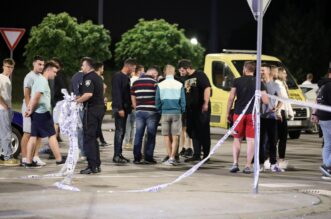 Užas u Buzinu, automobilom naletio na skupinu ljudi na parkiralištu trgovačkog centra Užas u Buzinu, automobilom naletio na skupinu ljudi na parkiralištu trgovačkog centra