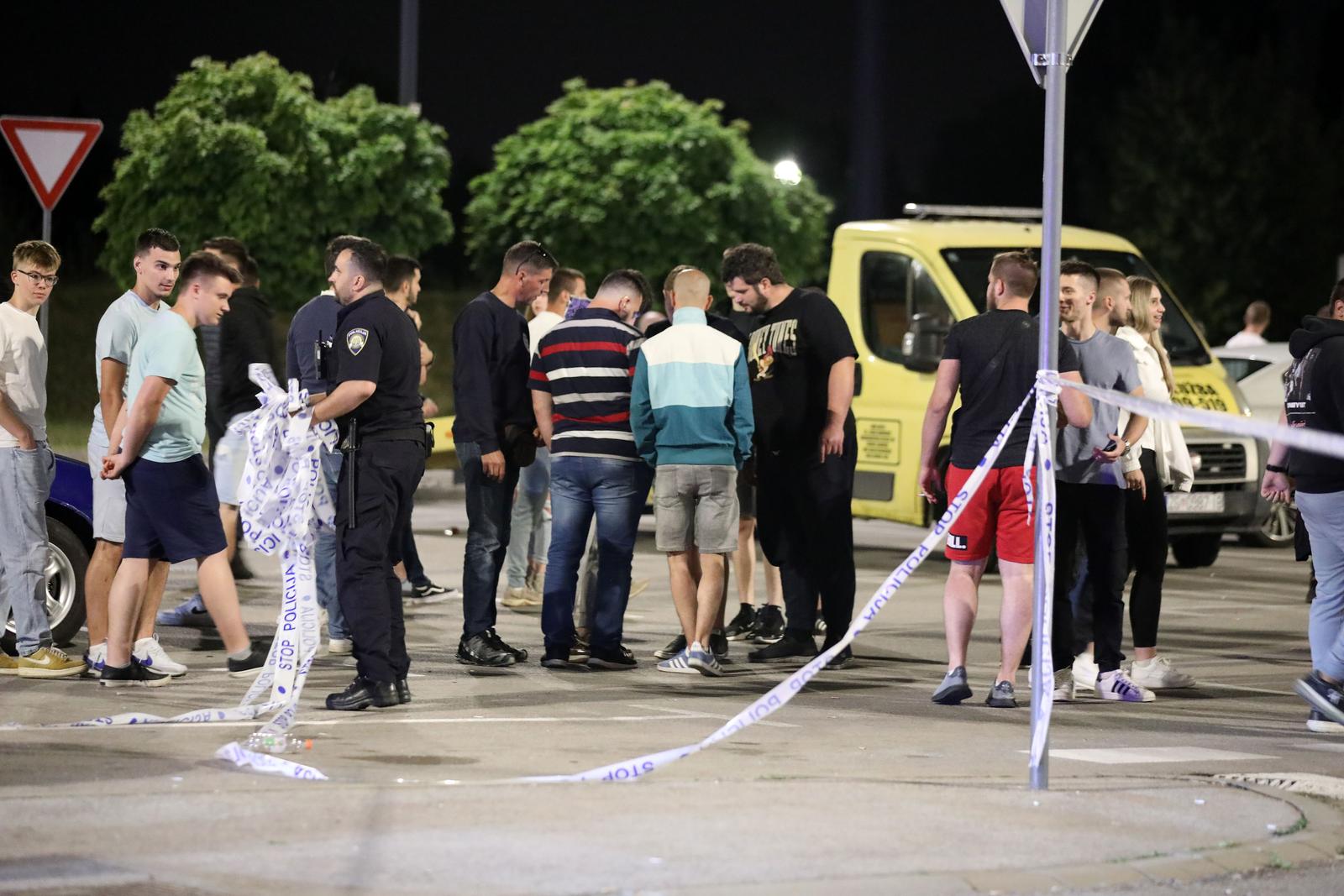 Užas u Buzinu, automobilom naletio na skupinu ljudi na parkiralištu trgovačkog centra Užas u Buzinu, automobilom naletio na skupinu ljudi na parkiralištu trgovačkog centra