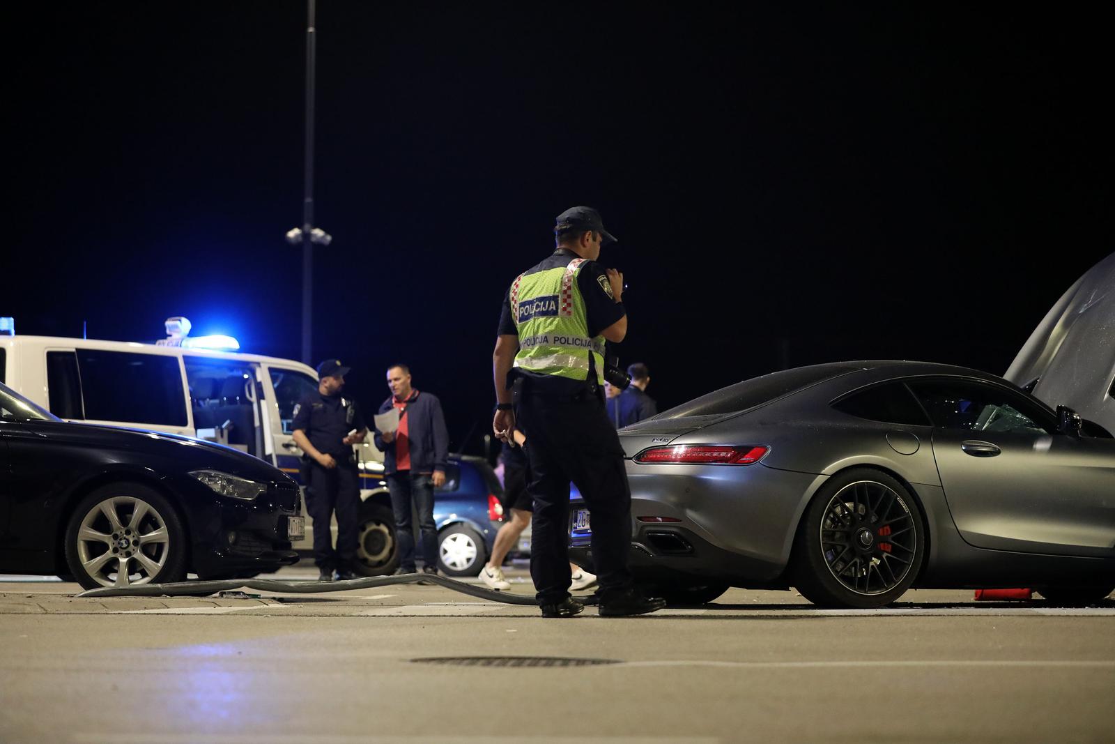 Užas u Buzinu, automobilom naletio na skupinu ljudi na parkiralištu trgovačkog centra Užas u Buzinu, automobilom naletio na skupinu ljudi na parkiralištu trgovačkog centra