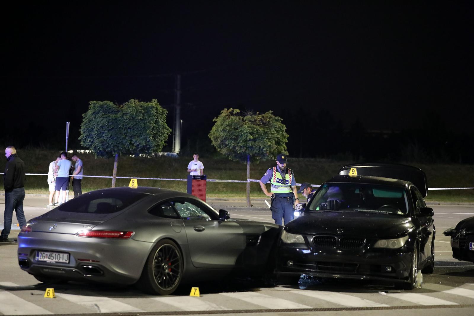 Užas u Buzinu, automobilom naletio na skupinu ljudi na parkiralištu trgovačkog centra Užas u Buzinu, automobilom naletio na skupinu ljudi na parkiralištu trgovačkog centra