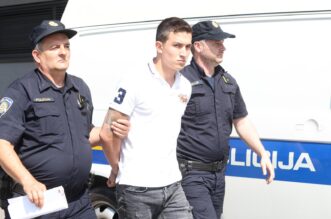 Zagreb: Vozač koji je pokosio pješake u Buzinu doveden na ispitivanje u Općinsko državno odvjetništvo u Novom Zagrebu Zagreb: Vozač koji je pokosio pješake u Buzinu doveden na ispitivanje u Općinsko državno odvjetništvo u Novom Zagrebu