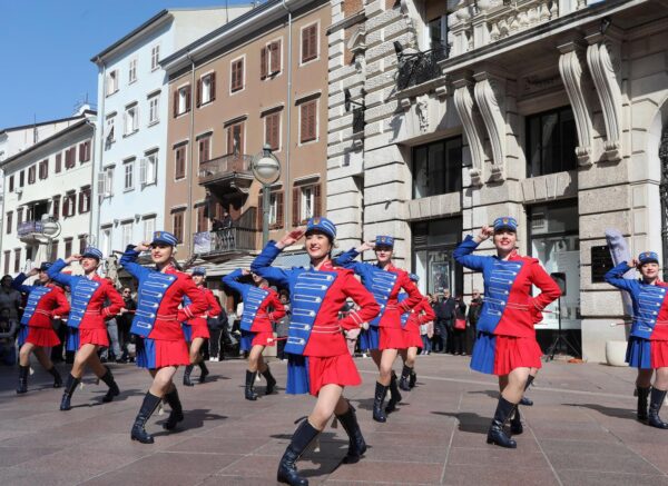 Rijeka: Nastup Prvih riječkih mažoretkinja na Korzu povodom Dana očeva